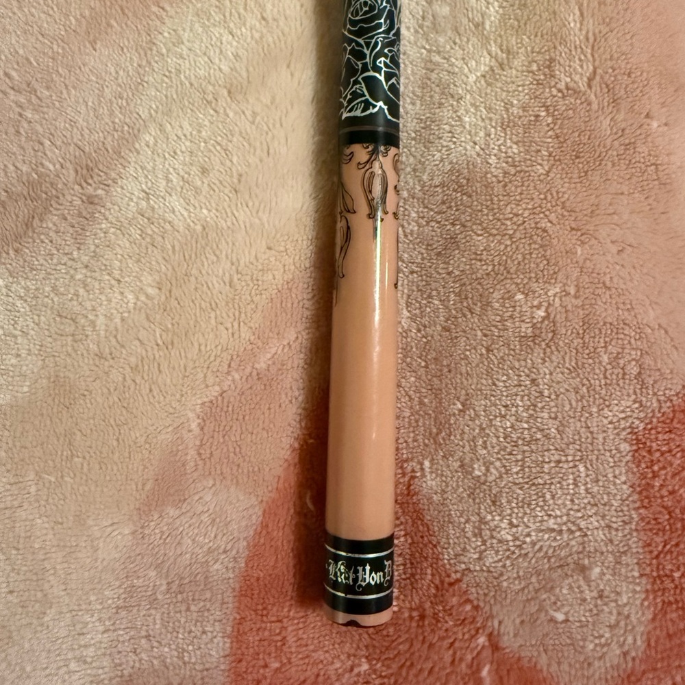 Kat Von D Everlasting Liquid Lipstick in Muñeca - Full Size